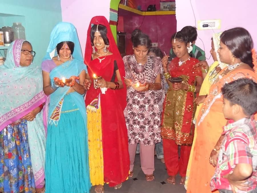 ಶಹಾಪುರ ತಾಲ್ಲೂಕಿನ ದೋರನಹಳ್ಳಿ ತಾಂಡಾದಲ್ಲಿ ಮನೆ ಮನೆಗೆ ತೆರಳಿ ಆರತಿ ಬೆಳಗುವ ಸಂಪ್ರಾಯದ ಕಾರ್ಯಕ್ರಮ ಸಿದ್ಧತೆ