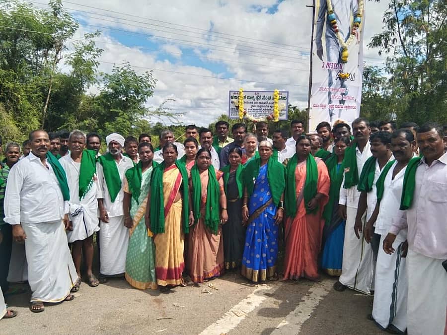 ದಾವಣಗೆರೆ ತಾಲ್ಲೂಕಿನ ಚಿಕ್ಕ ತೊಗಲೇರಿ ಗ್ರಾಮದಲ್ಲಿ ರೈತ ಸಂಘ ಮತ್ತು ಹಸಿರುಸೇನೆಯ ಗ್ರಾಮ ಘಟಕ ಆರಂಭಗೊಂಡಿತು