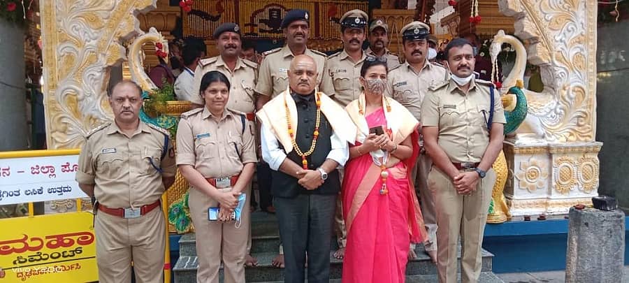 ಹಾಸನಾಂಬ ದೇವಿ ದರ್ಶನ ಪಡೆದ ರಾಜ್ಯ ಪೊಲೀಸ್ ಮಹಾ ನಿರ್ದೇಶಕ ಪ್ರವೀಣ್ ಸೂದ್.