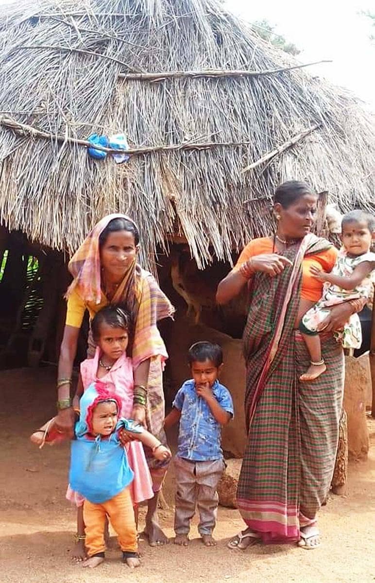 ಹಟ್ಟಿಚಿನ್ನದಗಣಿ ಸಮೀಪದ ಪೈಡೊಡ್ಡಿ ಗ್ರಾಪಂ ವ್ಯಾಪ್ತಿಯ ಏಳು ಮಡಿಕೆ ದೊಡ್ಡಿ ಜನರು ಇಂದಿಗೂ ಗುಡಿಸಲಲ್ಲಿ ವಾಸಮಾಡುತ್ತಿರುವುದು