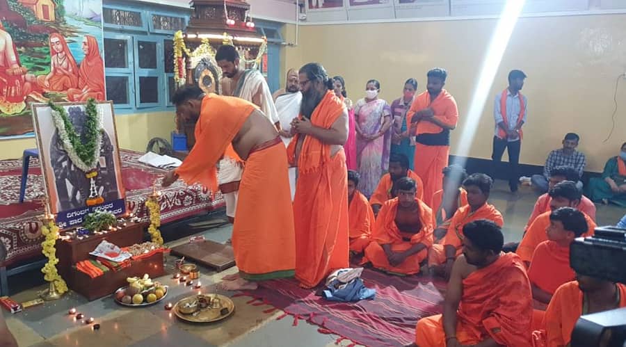 ಚಿಕ್ಕಮಗಳೂರು: ದತ್ತಮಾಲಾ ಅಭಿಯಾನ ಅಂಗವಾಗಿ ಮಾಲೆ ಧಾರಣೆ