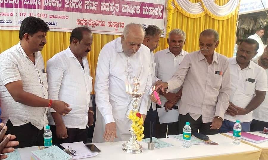 ದಿ ಭಾರತಿ ಕೋ ಆಪರೇಟಿವ್ ಕ್ರೆಡಿಟ್ ಸೊಸೈಟಿಯ ವಾರ್ಷಿಕ ಸಭೆಯನ್ನು ಅಧ್ಯಕ್ಷ ಚಂದ್ರಯ್ಯ ಉದ್ಘಾಟಿಸಿದರು. ನಾಗಭೂಷಣಯ್ಯ, ಉಪಾಧ್ಯಕ್ಷ ಸಿ. ಸೋಮೇಗೌಡ, ದೊಡ್ಡವೀರಯ್ಯ, ಆರ್. ಚಿಕ್ಕಭೈರೇಗೌಡ, ದೊರೆಸ್ವಾಮಿ ಇದ್ದರು