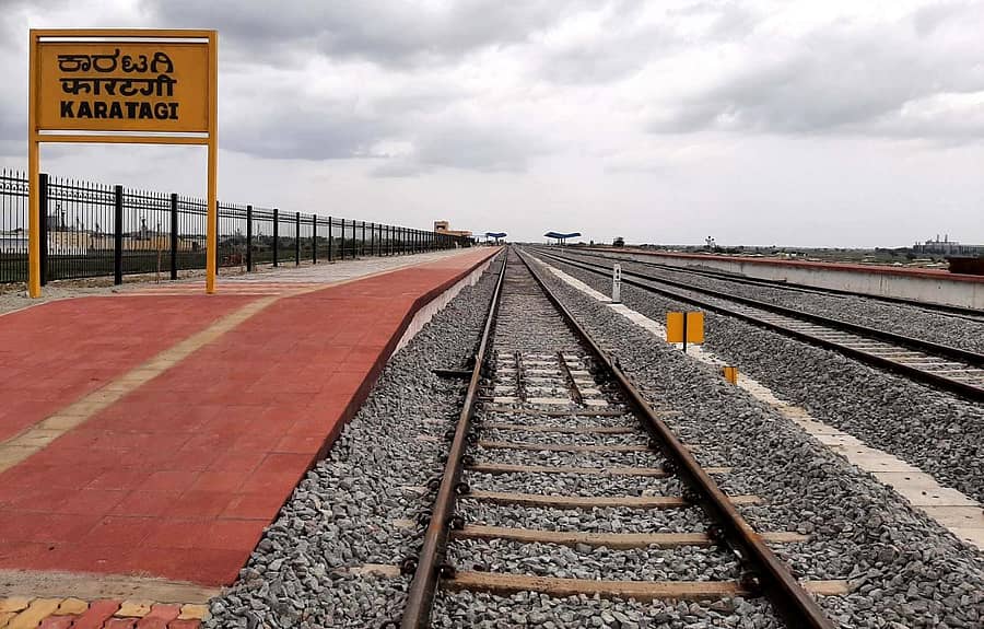 ಕಾರಟಗಿಯ ರೈಲು ನಿಲ್ದಾಣದಲ್ಲಿ ಅಳವಡಿಸಲಾದ ನಾಮಫಲಕ