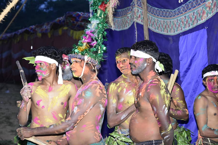 ಚಿತ್ರದುರ್ಗದಲ್ಲಿ ನಡೆಯುತ್ತಿರುವ ರಾಜ್ಯಮಟ್ಟದ ಬುಡಕಟ್ಟು ಉತ್ಸವದಲ್ಲಿ ಗಮನ ಸೆಳೆದ ಬುಡಕಟ್ಟು ಕಲಾವಿದರು.