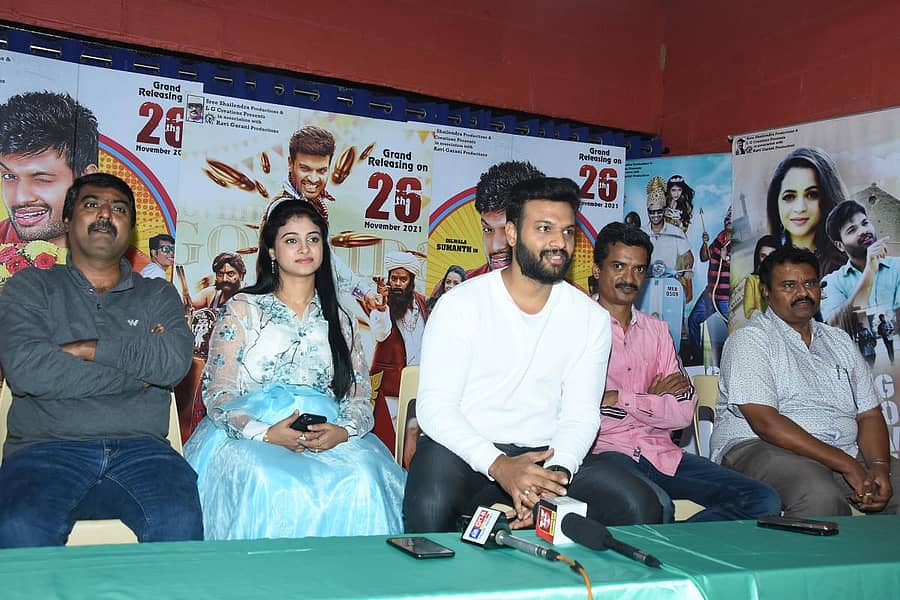 ತುಮಕೂರಿನಲ್ಲಿ ಭಾನುವಾರ ನಟ ಸುಮಂತ್ ಮಾತನಾಡಿದರು. ನಟ ವಿಜಯ್, ಕವಿತಾ ಗೌಡ ಇತರರು ಉಪಸ್ಥಿತರಿದ್ದರು