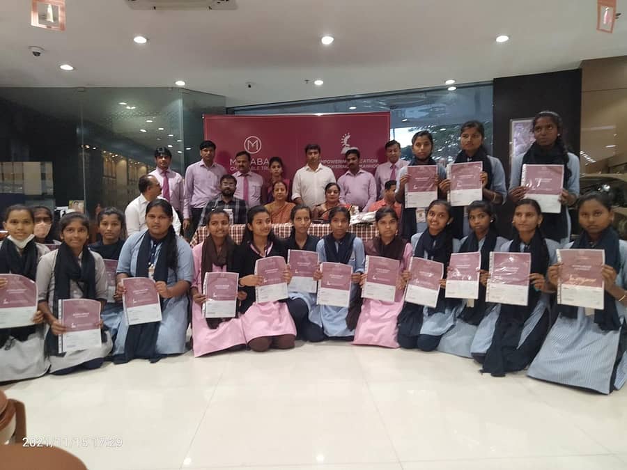 ಬೆಳಗಾವಿಯ ಮಲಬಾರ್ ಗೋಲ್ಡ್ ಅಂಡ್ ಡೈಮಂಡ್ ಮಳಿಗೆಯಲ್ಲಿ ವಿದ್ಯಾರ್ಥಿವೇತನ ವಿತರಣೆ ಕಾರ್ಯಕ್ರಮ ಸೋಮವಾರ ನಡೆಯಿತು