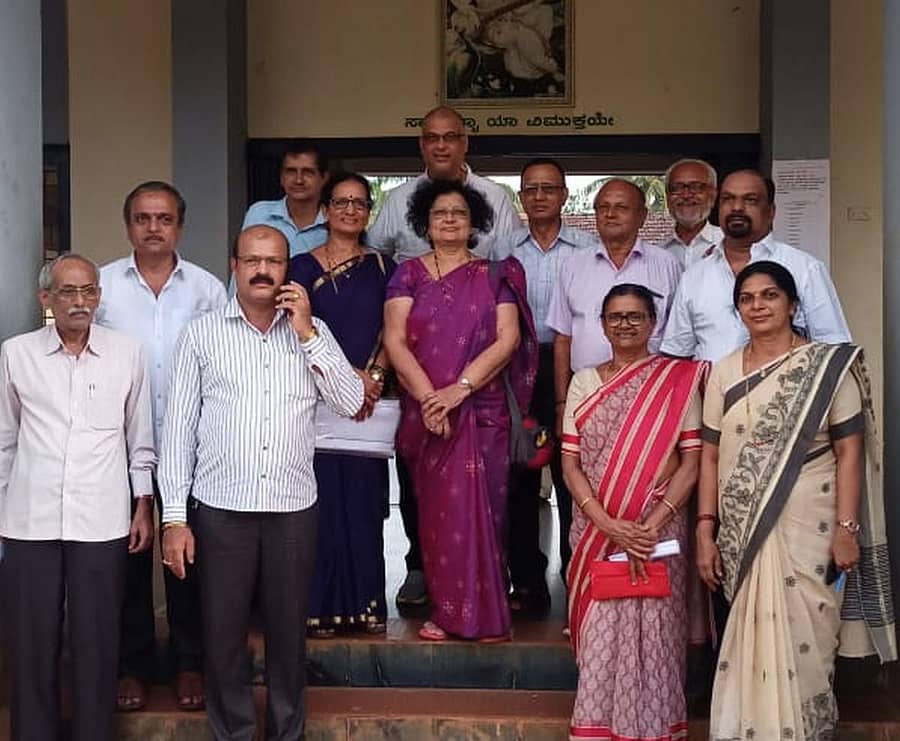 ಶಿರಸಿಯ ಪ್ರೊಗ್ರೆಸ್ಸಿವ್ ಶಿಕ್ಷಣ ಸಂಸ್ಥೆಯ ಆಡಳಿತ ಮಂಡಳಿಗೆ ಆಯ್ಕೆಯಾದ ಸದಸ್ಯರು.