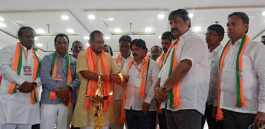 ಔರಾದ್‌ನಲ್ಲಿ ಬಿಜೆಪಿ ಕಾರ್ಯಕಾರಿಣಿ ಸಭೆಯನ್ನು ಪ್ರಭು ಚವಾಣ್ ಉದ್ಘಾಟಿಸಿದರು