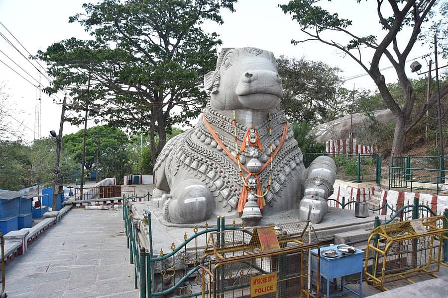 ಚಾಮುಂಡಿಬೆಟ್ಟದಲ್ಲಿರುವ ಏಕಶಿಲಾ ನಂದಿ ವಿಗ್ರಹ