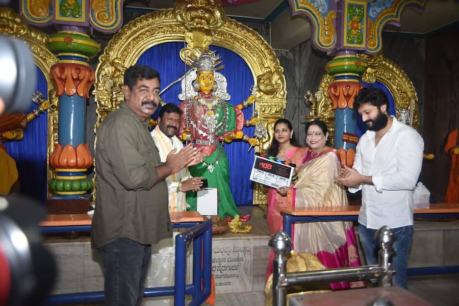 ಗರಡಿ ಚಿತ್ರದ ಮುಹೂರ್ತದಲ್ಲಿ ಯೋಗರಾಜ್ ಭಟ್, ಬಿ.ಸಿ.ಪಾಟೀಲ್, ವನಜಾ ಬಿ ಪಾಟೀಲ್, ಯಶಸ್ ಸೂರ್ಯ