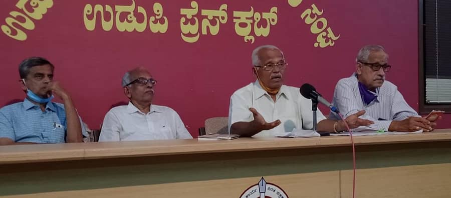 ಬಳಕೆದಾರರ ವೇದಿಕೆ ಅಧ್ಯಕ್ಷ ಡಾ.ಎ.ಪಿ.ಕೊಡಂಚ ಶನಿವಾರ ಸುದ್ದಿಗೋಷ್ಠಿಯಲ್ಲಿ ಮಾತನಾಡಿದರು.