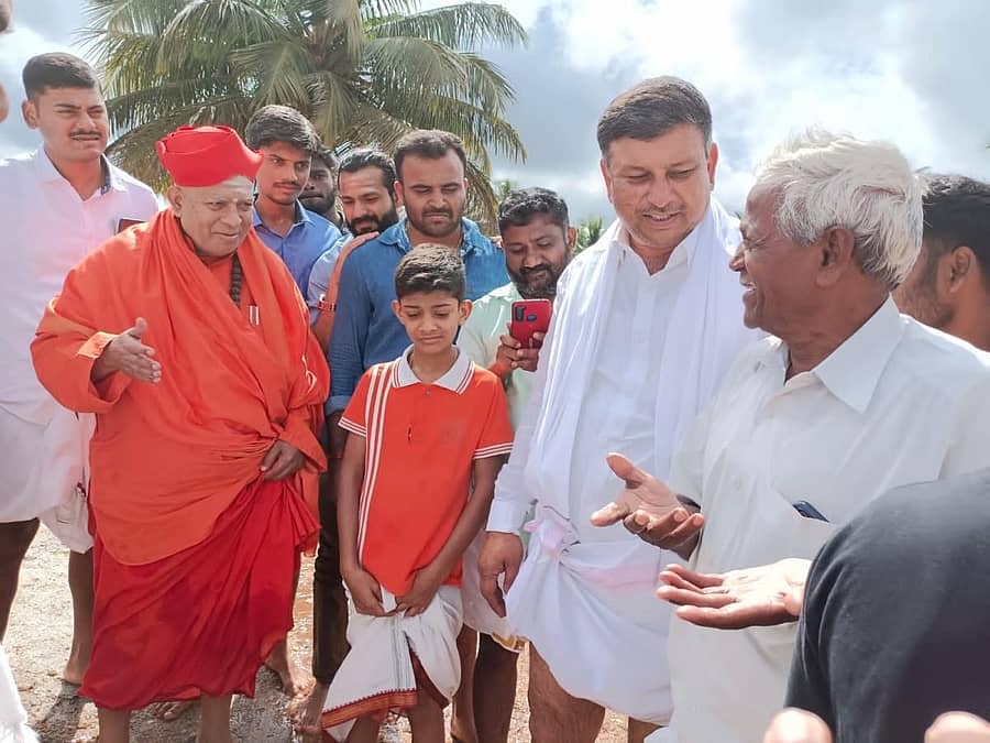 ಸಿರಿಗೆರೆ ಸಮೀಪದ ಶಾಂತಿವನ ಜಲಾಶಯವನ್ನು ಶಿವಮೂರ್ತಿ ಶಿವಾಚಾರ್ಯ ಸ್ವಾಮೀಜಿ ವೀಕ್ಷಿಸಿದರು