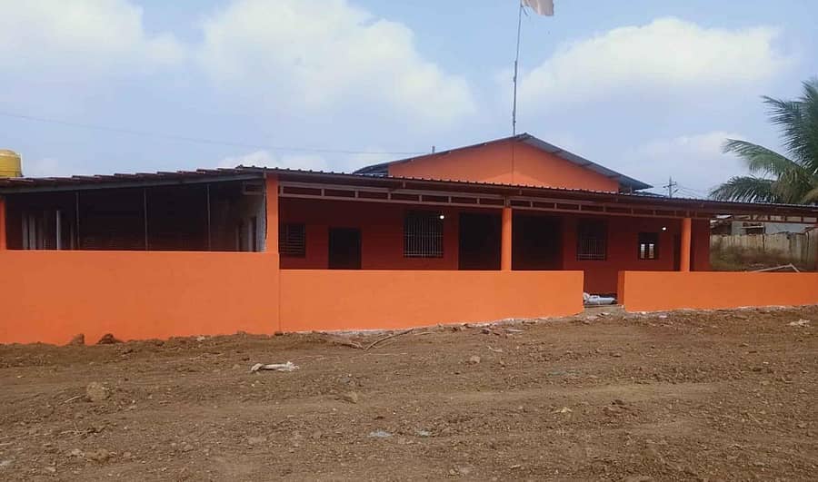 ಲೋಕ ಪರಮೇಶ್ವರಿ ದೇವಸ್ಥಾನದ ಅಂಗಳದಲ್ಲಿ ಭಕ್ತರು ನಿರ್ಮಿಸುತ್ತಿರುವ ಸಭಾ ಮಂಟಪ