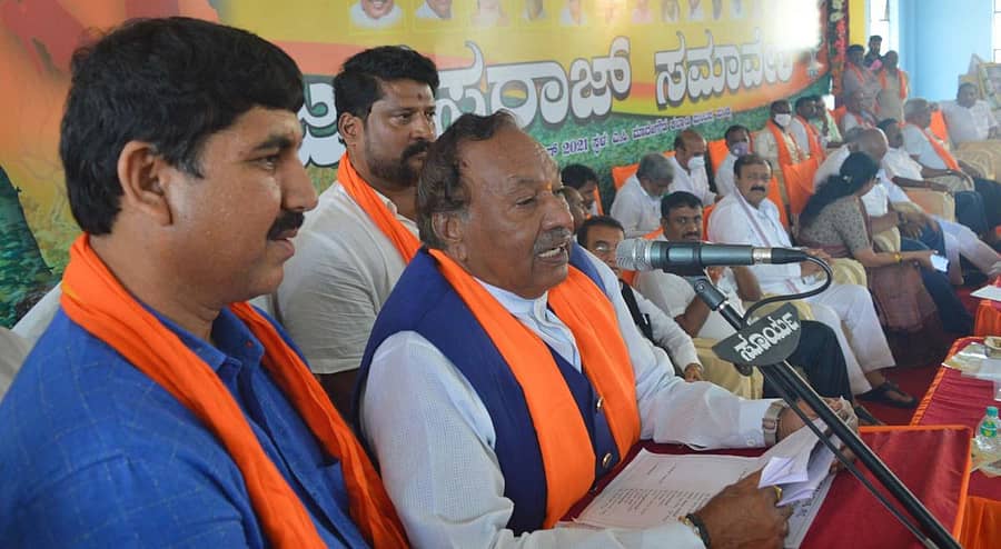 ಬಿಜೆಪಿ ಜನಸ್ವರಾಜ್ ಯಾತ್ರೆಯಲ್ಲಿ ಗ್ರಾಮೀಣಾಭಿವೃದ್ಧಿ ಮತ್ತು ಪಂಚಾಯತ್ ರಾಜ್ ಇಲಾಖೆ ಸಚಿವ ಕೆ.ಎಸ್.ಈಶ್ವರಪ್ಪ ಮಾತನಾಡಿದರು. ಬಿಜೆಪಿ ಅಭ್ಯರ್ಥಿ ಬೂಕಹಳ್ಳಿ ಮಂಜು, ಕೆ.ಸಿ.ನಾರಾಯಣಗೌಡ, ಶೋಭಾ ಕರಂದ್ಲಾಜೆ, ಎಸ್.ಟಿ.ಸೋಮಶೇಖರ್ ಇದ್ದರು