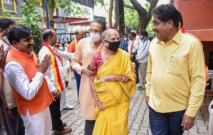 ಬಿ ಎಂ ಎನ್ ಪದವಿಪೂರ್ವ ಕಾಲೇಜಿನಲ್ಲಿ ರಾಜ್ಯಾಧ್ಯಕ್ಷ ಸ್ಥಾನದ ಅಭ್ಯರ್ಥಿಗಳು ಸಿ.ಕೆ.ರಾಮೇಗೌಡ ಮತ್ತು ಮಾಯಣ್ಣ ಒಟ್ಟಾಗಿ ಮತಯಾಚನೆ ಮಾಡುತ್ತಿರುವ ದೃಶ್ಯ