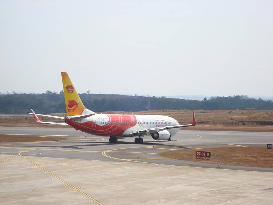 ರನ್‌ವೇನಲ್ಲಿರುವ ವಿಮಾನ–ಸಂಗ್ರಹ ಚಿತ್ರ