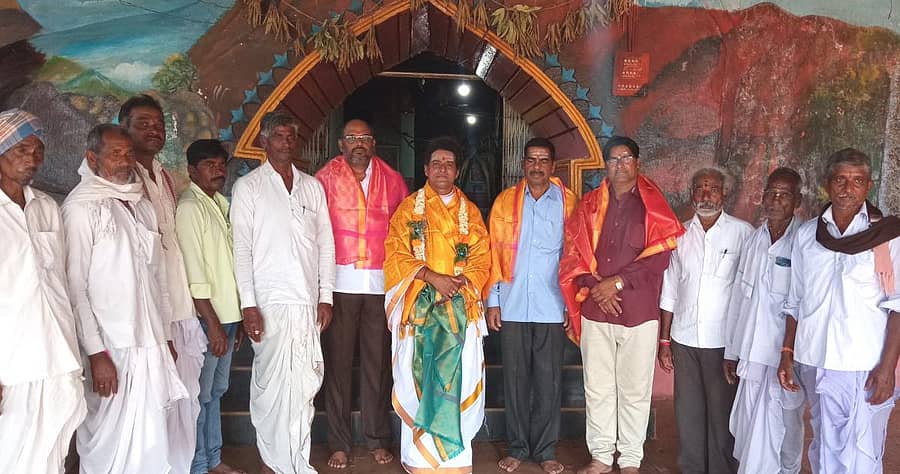 ಬೀದರ್ ಸಮೀಪದ ಮಲಗಿ ಬೆಟ್ಟದ ಸಿದ್ಧೇಶ್ವರ ಕ್ಷೇತ್ರದಲ್ಲಿ ನಡೆದ ಕಾರ್ತಿಕ ದೀಪೋತ್ಸವ ಕಾರ್ಯಕ್ರಮದಲ್ಲಿ ಬೇಮಳಖೇಡದ ರಾಜಶೇಖರ ಶಿವಾಚಾರ್ಯ ಅವರನ್ನು ಸನ್ಮಾನಿಸಲಾಯಿತು