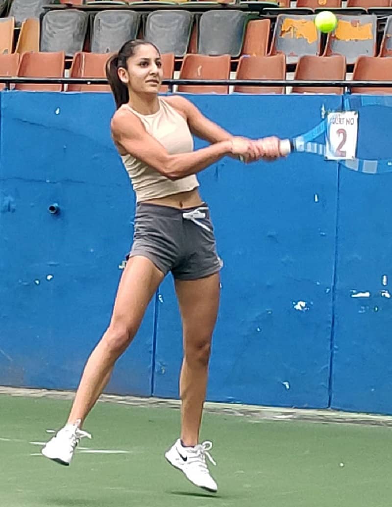 ಟೂರ್ನಿಯಲ್ಲಿ ಸ್ಪರ್ಧಿಸಲಿರುವ ಡೆನ್ಮಾರ್ಕ್ನ ಎಲೆನಾ ಜಾಮ್ಶಿದಿ ಅವರು ಶನಿವಾರ ಅಭ್ಯಾಸ ನಡೆಸಿದರು