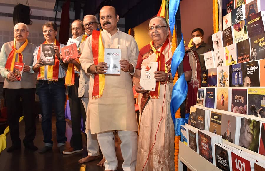 ಸಪ್ನ ಬುಕ್‌ ಹೌಸ್‌ ಪ್ರಕಟಿಸಿರುವ 66 ಪುಸ್ತಕಗಳನ್ನು ಮುಖ್ಯಮಂತ್ರಿ ಬಸವರಾಜ ಬೊಮ್ಮಾಯಿ ಅವರು ಕಾರ್ಯಕ್ರಮದಲ್ಲಿ ಬಿಡುಗಡೆ ಮಾಡಿದರು. ಸಪ್ನ ಬುಕ್ ಹೌಸ್ ವ್ಯವಸ್ಥಾಪಕ ನಿರ್ದೇಶಕ ನಿತಿನ್ ಷಾ, ಪತ್ರಕರ್ತ ರವಿ ಹೆಗಡೆ, ವಿಮರ್ಶಕ ಡಾ.ಸಿ.ಎನ್‌. ರಾಮಚಂದ್ರನ್‌, ಕವಿ ಎಚ್.ಎಸ್. ವೆಂಕಟೇಶಮೂರ್ತಿ, ಸಾಹಿತಿ ಡಾ.ಕಮಲಾ ಹಂಪನಾ ಇದ್ದಾರೆ – ಪ್ರಜಾವಾಣಿ ಚಿತ್ರ