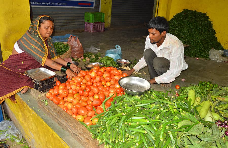 ಯಾದಗಿರಿ ಚಿತ್ತಾಪುರ ರಸ್ತೆಯ ತರಕಾರಿ ಅಂಗಡಿ