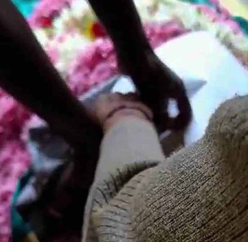 ಆಸ್ತಿಗಾಗಿ ಮೃತ ಮಹಿಳೆಯ ಹೆಬ್ಬೆರಳಿನ ಮುದ್ರೆಯನ್ನು ಹಾಕಿಸಿಕೊಂಡ ಸಂಬಂಧಿಕರು!