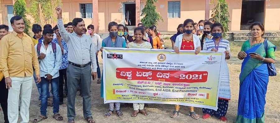 ಔರಾದ್ ಪಟ್ಟಣದಲ್ಲಿ ಈಚೆಗೆ ನಡೆದ ಏಡ್ಸ್ ಜಾಗೃತಿ ಜಾಥಾದಲ್ಲಿ ವಿದ್ಯಾರ್ಥಿಗಳು, ವೈದ್ಯರು ಪಾಲ್ಗೊಂಡಿದ್ದರು