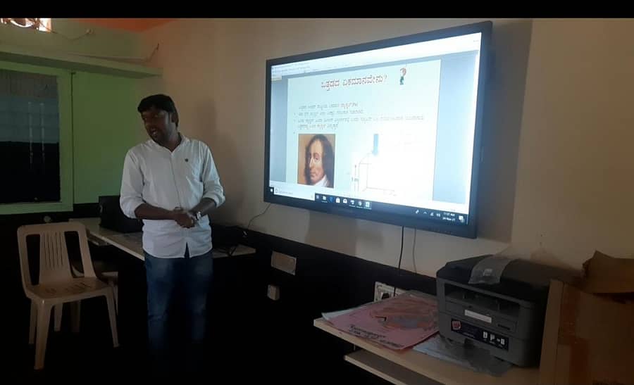 ಜಗಳೂರು ತಾಲ್ಲೂಕಿನ ಮೆದಿಕೆರೆನಹಳ್ಳಿ ಸರ್ಕಾರಿ ಪ್ರೌಢಶಾಲೆಯ ಸ್ಮಾರ್ಟ್ಕ್ಲಾಸ್