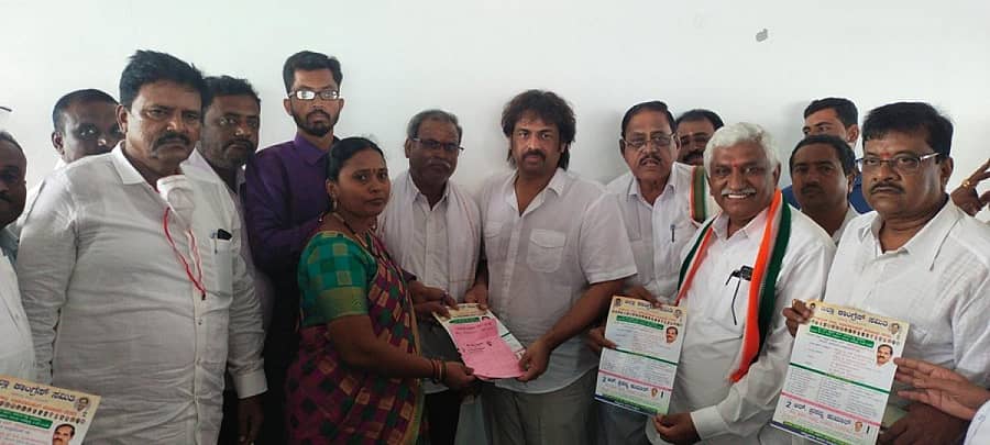 ಹೊನ್ನಾಳಿಯಲ್ಲಿ ವಿಧಾನಪರಿಷತ್ ಚುನಾವಣಾ ಕಾಂಗ್ರೆಸ್ ಅಭ್ಯರ್ಥಿ ಆರ್. ಪ್ರಸನ್ನಕುಮಾರ್ ಪರ ಮುಖಂಡರಾದ ಮಧು ಬಂಗಾರಪ್ಪ, ಎಂ.ಡಿ. ಲಕ್ಷ್ಮೀನಾರಾಯಣ ಅವರು ಮತಯಾಚಿಸಿದರು.