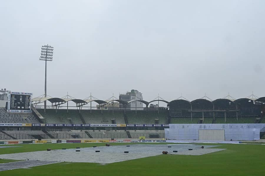 ಮಳೆಯ ಕಾರಣ ಪಿಚ್ಗೆ ಪ್ಲಾಸ್ಟಿಕ್ ಹೊದಿಕೆ ಹೊದಿಸಲಾಗಿತ್ತು– ಎಎಫ್ಪಿ ಚಿತ್ರ