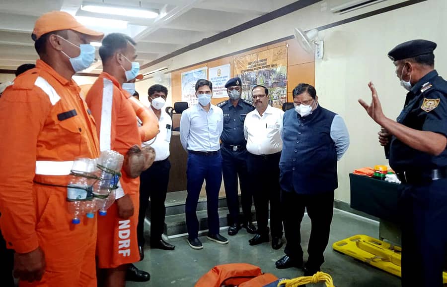 ಹಾವೇರಿ ಜಿಲ್ಲಾಡಳಿತ ಭವನದಲ್ಲಿ ಸೋಮವಾರ ರಾಷ್ಟ್ರೀಯ ವಿಪತ್ತು ನಿರ್ವಹಣಾ ಪಡೆ (ಎನ್.ಡಿ.ಆರ್.ಎಫ್) ಅಧಿಕಾರಿಗಳೊಂದಿಗೆ ಜಿಲ್ಲಾಧಿಕಾರಿ ಸಂಜಯ ಶೆಟ್ಟೆಣ್ಣವರ ಚರ್ಚಿಸಿದರು