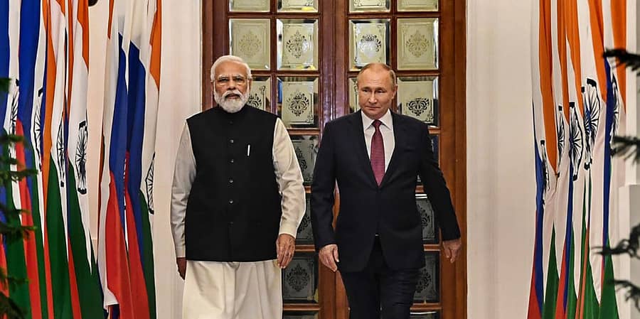 ದೆಹಲಿಯ ಹೈದರಾಬಾದ್‌ ಹೌಸ್‌ನಲ್ಲಿ ನಡೆದ ಶೃಂಗಸಭೆಯಲ್ಲಿ ಭಾಗಿಯಾಗಲು ಬಂದ ಪ್ರಧಾನಿ ನರೇಂದ್ರ ಮೋದಿ ಮತ್ತು ರಷ್ಯಾ ಅಧ್ಯಕ್ಷ ವ್ಲಾಡಿಮಿರ್ ಪುಟಿನ್            –ಪಿಟಿಐ ಚಿತ್ರ