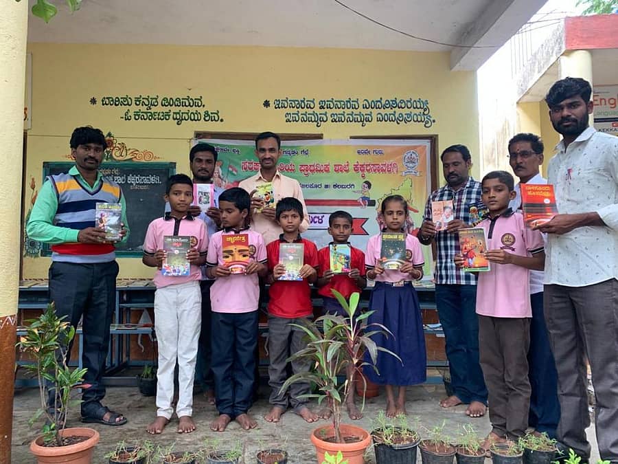 ಅಫಜಲಪುರ ತಾಲ್ಲೂಕಿನ ಕೆಕ್ಕರ್ ಸಾವಳಗಿ ಸರ್ಕಾರಿ ಹಿರಿಯ ಪ್ರಾಥಮಿಕ ಶಾಲೆಯಲ್ಲಿ ಏರ್ಪಡಿಸಿದ್ದ ಪುಸ್ತಕ ಮೇಳದಲ್ಲಿ ಸಾಹಿತಿ ಪರಮಾನಂದ  ಮಾತನಾಡಿದರು