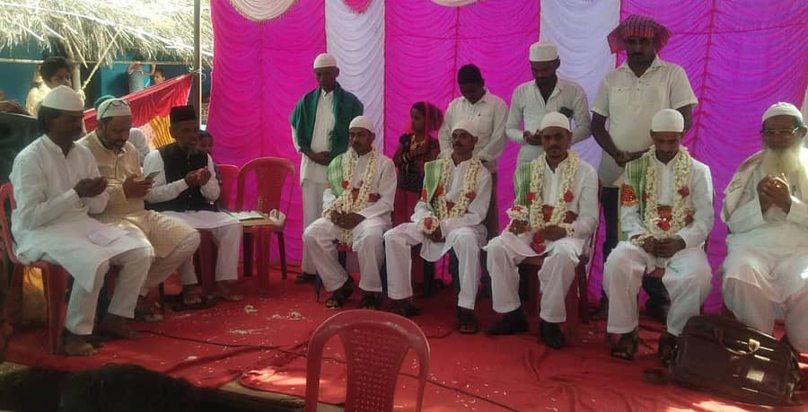 ಕೊಪ್ಪಳದ ಸರ್ದಾರ ಗಲ್ಲಿಯಲ್ಲಿ ಹಜರತ್ ಮಹೆಬೂಬೆ ಸುಬಾನಿಯವರ ಗ್ಯಾರವಿ ಹಬ್ಬದ ಪ್ರಯುಕ್ತ ಸಾಮೂಹಿಕ ವಿವಾಹ ಕಾರ್ಯಕ್ರಮ ನಡೆಯಿತು