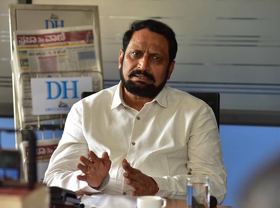 ವಿಧಾನಪರಿಷತ್ ಸದಸ್ಯ ಲಕ್ಷ್ಮಣ ಸವದಿ