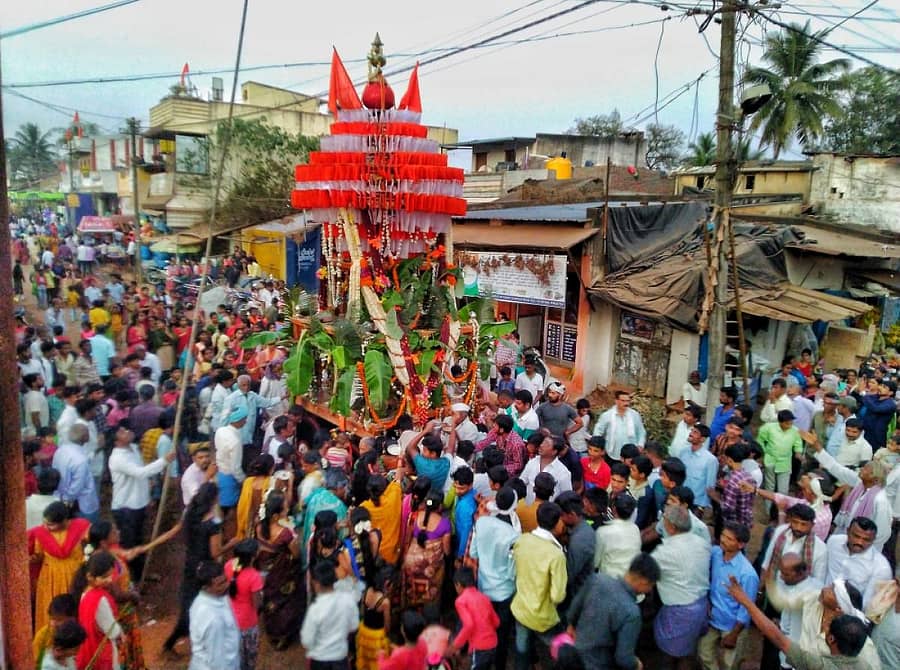 ಕಲಘಟಗಿ ತಾಲ್ಲೂಕಿನ ಮಿಶ್ರಿಕೋಟಿ ಗ್ರಾಮದ ವೀರಭದ್ರೇಶ್ವರ ದೇವರ ಜಾತ್ರಾ ಮಹೋತ್ಸವದ ರಥೋತ್ಸವ ಭಾನುವಾರ ನಡೆಯಿತು