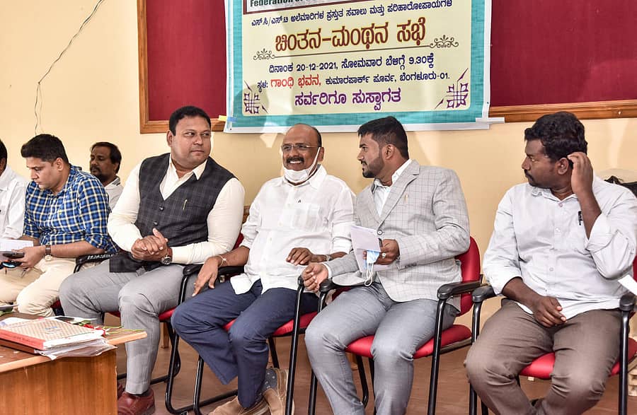 ಸಂವಾದದಲ್ಲಿ ಅಲೆಮಾರಿ ಸಮುದಾಯಗಳ ಮುಖಂಡರಾದ ಲೋಹಿತಾಶ್ವ, ಆದರ್ಶ ಯಲ್ಲಪ್ಪ, ಬಿ.ಎಸ್. ಶಿವಣ್ಣ, ಕಿರಣ್ ಕುಮಾರ್ ಕೊತ್ತಗೆರೆ, ಡಾ. ಕೃಷ್ಣಮೂರ್ತಿ ಭಾಗವಹಿಸಿದರು –ಪ್ರಜಾವಾಣಿ ಚಿತ್ರ