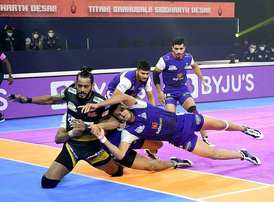 ತೆಲುಗು ಟೈಟನ್ಸ್ ಮತ್ತು ಹರಿಯಾಣ ಸ್ಟೀಲರ್ಸ್ ತಂಡಗಳ ಆಟಗಾರರ ಸೆಣಸಾಟ –ಟ್ವಿಟರ್ ಚಿತ್ರ