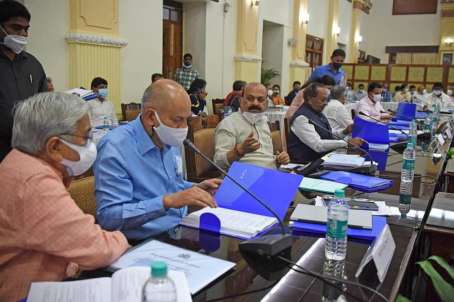 ಜಿಲ್ಲಾಪಂಚಾಯಿತಿ ಸಿಇಒಗಳ ಸಭೆಯಲ್ಲಿ ಜಲಸಂಪನ್ಮೂಲ ಸಚಿವ ಗೋವಿಂದ ಕಾರಜೋಳ, ಸರ್ಕಾರದ ಮುಖ್ಯಕಾರ್ಯದರ್ಶಿ ಪಿ.ರವಿಕುಮಾರ್‌, ಮುಖ್ಯಮಂತ್ರಿ ಬಸವರಾಜ ಬೊಮ್ಮಾಯಿ, ಗ್ರಾಮೀಣಾಭಿವೃದ್ಧಿ ಸಚಿವ ಕೆ.ಎಸ್‌.ಈಶ್ವರಪ್ಪ ಇದ್ದರು.