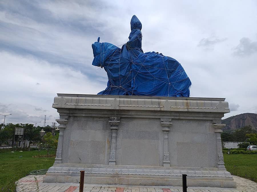 ಸೋಮವಾರ ಉದ್ಘಾಟನೆಗೊಳ್ಳಲಿರುವ ಕೆಂಪೇಗೌಡರ ಪ್ರತಿಮೆ