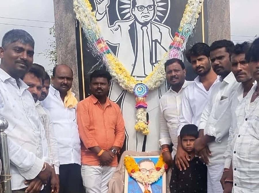 ಕನಕಗಿರಿಯ ಡಾ.ಅಂಬೇಡ್ಕರ್ ವೃತ್ತದಲ್ಲಿ ಶನಿವಾರ ನಡೆದ ಭೀಮಾ ಕೋರೆಗಾಂವ್ ಕಾರ್ಯಕ್ರಮದಲ್ಲಿ ಪ್ರಮುಖರು ಭಾಗವಹಿಸಿದ್ದರು