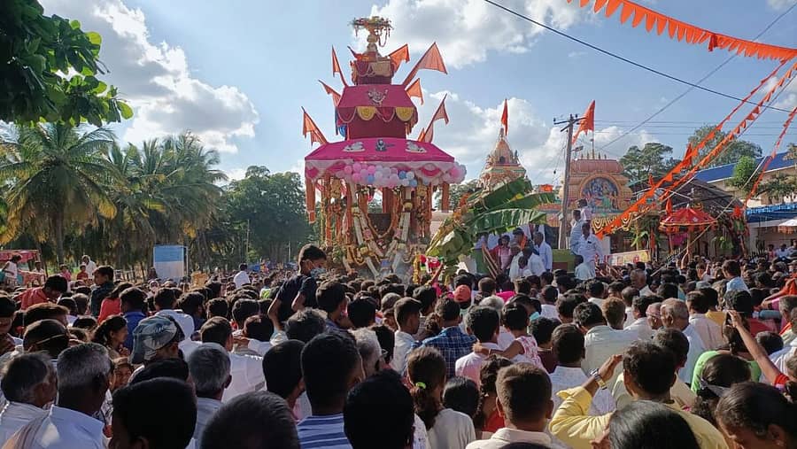 ಕಡೂರು ತಾಲ್ಲೂಕಿನ ಹೇಮಗಿರಿ ಮಲ್ಲಿಕಾರ್ಜುನ ಸ್ವಾಮಿಯ ಬ್ರಹ್ಮ ರಥೋತ್ಸವವು ಭಾನುವಾರ ವಿಜೃಂಭಣೆಯಿಂದ ಜರುಗಿತು.