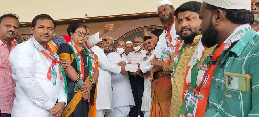 ಕ್ರೈಸ್ತ ಸಮುದಾಯದವರ ಮೇಲಿನ ಹಲ್ಲೆ ತಡೆಯುವಂತೆ ಹಾಗೂ ಅಲ್ಪಸಂಖ್ಯಾತರಿಗೆ ರಕ್ಷಣೆ ನೀಡುವಂತೆ ಆಗ್ರಹಿಸಿ ಸೋಮವಾರ ಜಿಲ್ಲಾ ಕಾಂಗ್ರೆಸ್ ವತಿಯಿಂದ ಬಾಗಲಕೋಟೆಯಲ್ಲಿ ಜಿಲ್ಲಾಡಳಿತಕ್ಕೆ ಮನವಿ ಸಲ್ಲಿಸಲಾಯಿತು