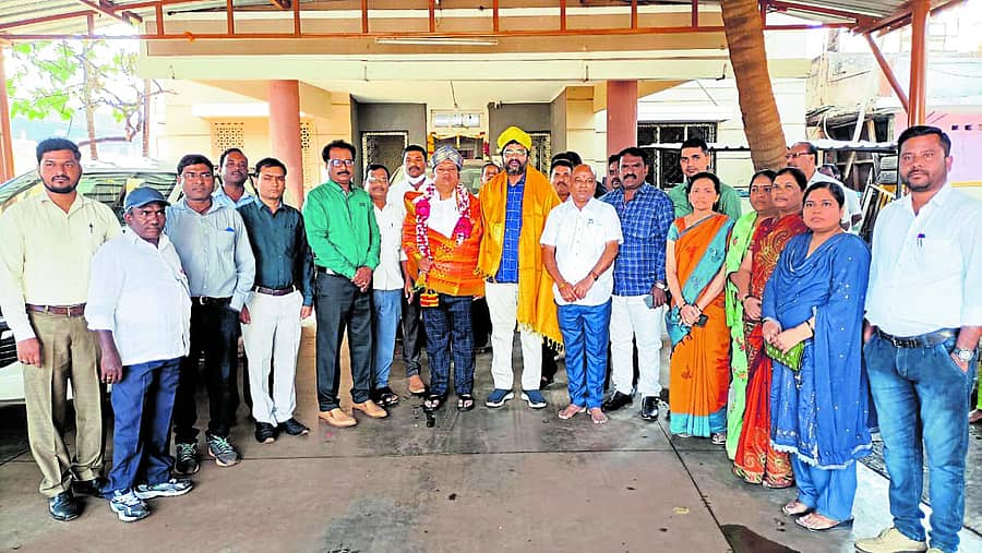 ಹುಮನಾಬಾದ್ ಪಟ್ಟಣದ ಸರ್ಕಾರಿ ಪ್ರಥಮ ದರ್ಜೆ ಕಾಲೇಜಿನಲ್ಲಿ ವಿಧಾನ ಪರಿಷತ್‌ ಸದಸ್ಯರನ್ನು ಸನ್ಮಾನಿಸಲಾಯಿತು