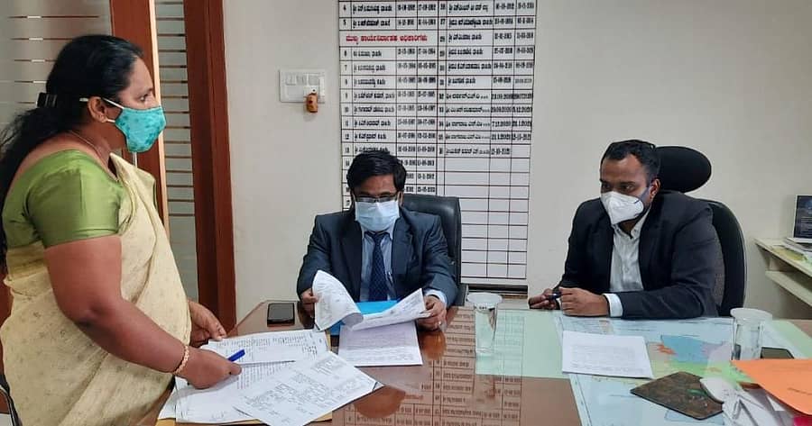 ಜಿ.ಪಂ ಸಿಇಒ ಯುಕೇಶ್ಕುಮಾರ್ ಯುವ ಸಪ್ತಾಹದ ಸಿದ್ಧತೆ ಸಂಬಂಧ ಕೋಲಾರದಲ್ಲಿ ಗುರುವಾರ ಪೂರ್ವಭಾವಿ ಸಭೆ ನಡೆಸಿದರು