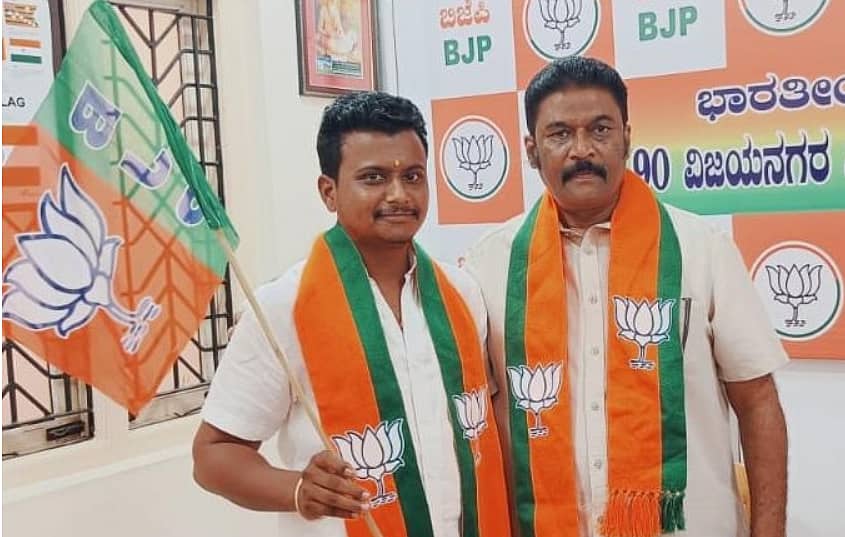 ಹೊಸಪೇಟೆ ನಗರಸಭೆಯ 18ನೇ ವಾರ್ಡಿನಿಂದ ಪಕ್ಷೇತರರಾಗಿ ಜಯಶಾಲಿಯಾಗಿದ್ದ ಕಿರಣ್ ಅವರಿಗೆ ಜಿಲ್ಲಾ ಉಸ್ತುವಾರಿ ಸಚಿವ ಆನಂದ್ ಸಿಂಗ್ ಬಿಜೆಪಿ ಬಾವುಟ ನೀಡಿ ಪಕ್ಷಕ್ಕೆ ಬರಮಾಡಿಕೊಂಡರು