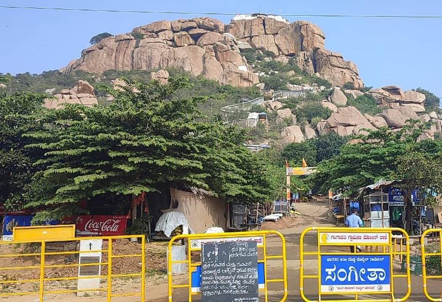 ಕರ್ಫ್ಯೂ ಅಂಜನಾದ್ರಿ ದೇವಸ್ಥಾನಕ್ಕೆ ಭಕ್ತರ ಪ್ರವೇಶ ನಿರ್ಬಂಧ ಮಾಡಿರುವುದು