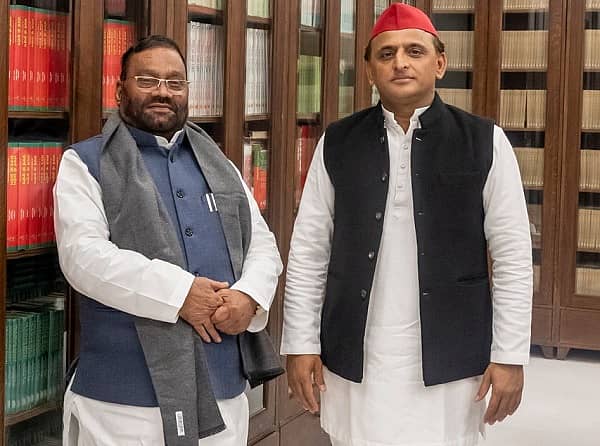 ಸ್ವಾಮಿ ಪ್ರಸಾದ್ ಮೌರ್ಯ ಅವರೊಂದಿಗೆ ಅಖಿಲೇಶ್ ಯಾದವ್