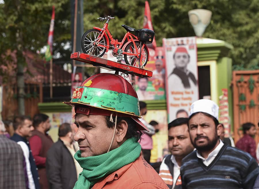 ಲಖನೌದಲ್ಲಿ ಸಮಾಜವಾದಿ ಪಕ್ಷದ ಕಾರ್ಯಕರ್ತರೊಬ್ಬರ ಪ್ರಚಾರದ ವೈಖರಿ–ಪಿಟಿಐ ಚಿತ್ರ