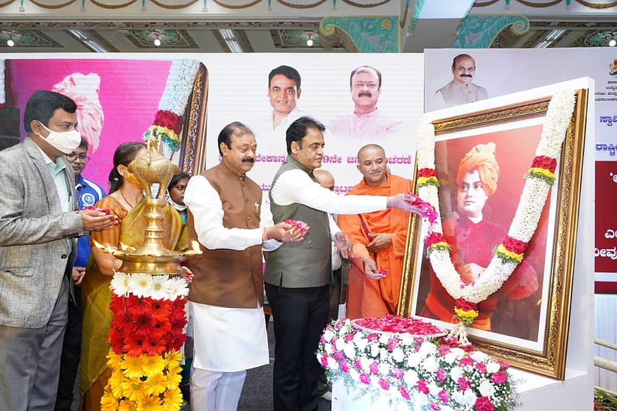 ವಿಧಾನಸೌಧದ ಬ್ಯಾಂಕ್ವೆಟ್ ಸಭಾಂಗಣದಲ್ಲಿ ಬುಧವಾರ ಸ್ವಾಮಿ ವಿವೇಕಾನಂದರ 159ನೇ ಜನ್ಮದಿನವನ್ನು ಆಚರಿಸಲಾಯಿತು.