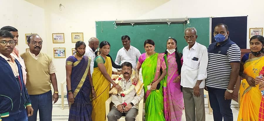 ಬೆಂಗಳೂರಿನ ಇಶಾ ಸಂಸ್ಥೆಯ ನೆಟವರ್ಕ್ ಫಾರ್ ಪೀಪಲ್ ಲೀವಿಂಗ್ ವಿಥ್ ಎಚ್ಐವಿ ಏಡ್ಸ್ ವಾರ್ಷಿಕ ಸಭೆಯಲ್ಲಿ ಕೊಪ್ಪಳದ ನವಜ್ಯೋತಿ ನೆಟ್ವರ್ಕ್ ಸಂಸ್ಥೆ ಸದಸ್ಯರು ಡಿ. ಟಿ. ತ್ಯಾಗರಾಜ ಅವರನ್ನು ಸನ್ಮಾನಿಸಿದರು